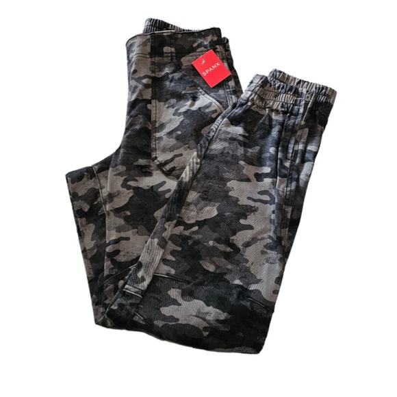Spanx Stretch Twill Cargo Jogger - Picture 2 of 7